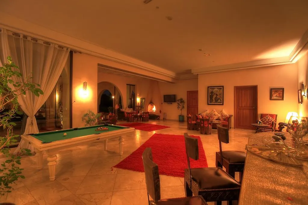 Villa Marco Au Jardin Des Senteurs El Ain 4*,